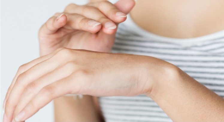 ¿Qué puedo hacer para evitar las uñas quebradizas?