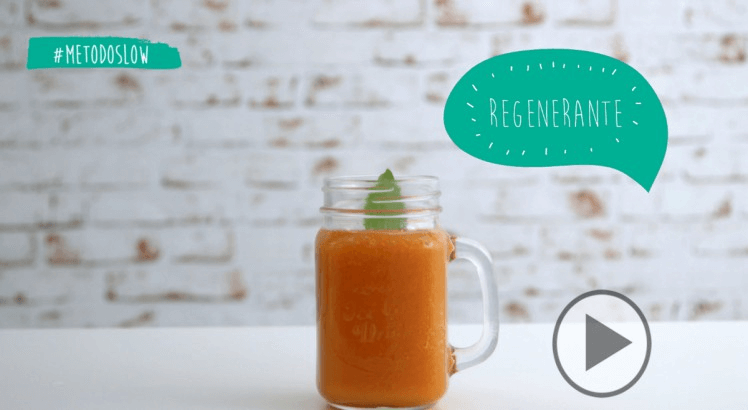 Cómo hacer un smoothie de frutas regenerante