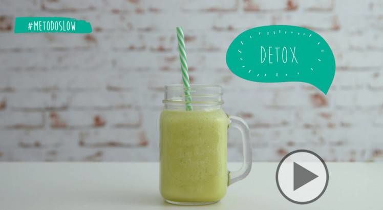 Cómo hacer un smoothie verde de frutas detox