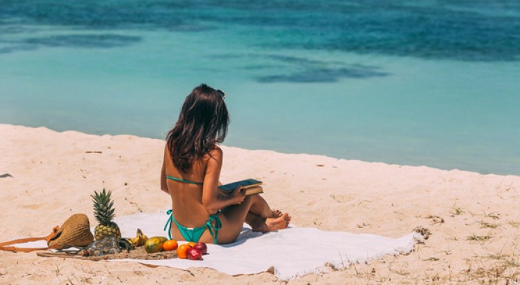 ¿Cómo aplicar crema hidratante y protector solar? 