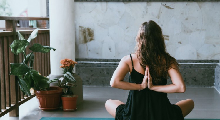 Elimina la flacidez de brazos con estos tres ejercicios