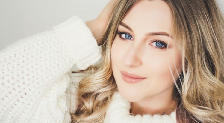 Maquillaje para disimular los párpados caídos