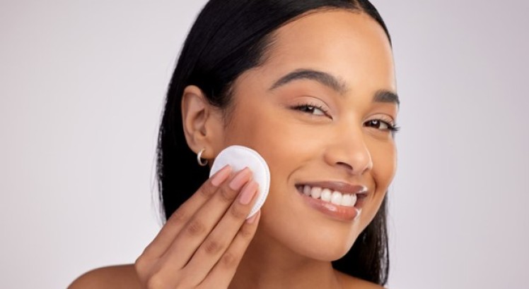 Agua micelar desmaquillante según tu tipo de piel