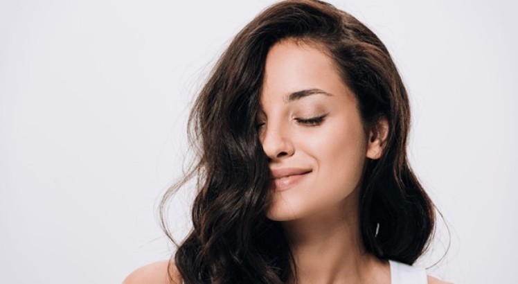 Pelo sin vida: Causas y cómo recuperar su vitalidad