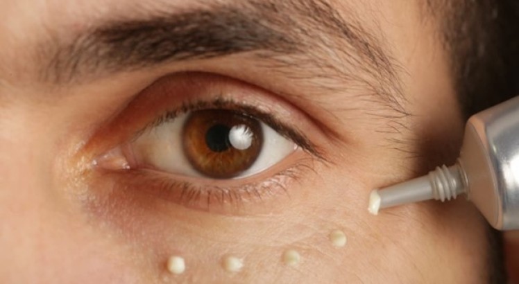 ¿Cómo prevenir y eliminar las ojeras en hombres?