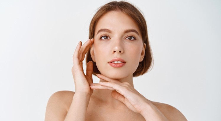 Cómo aplicar el ácido hialurónico en el rostro