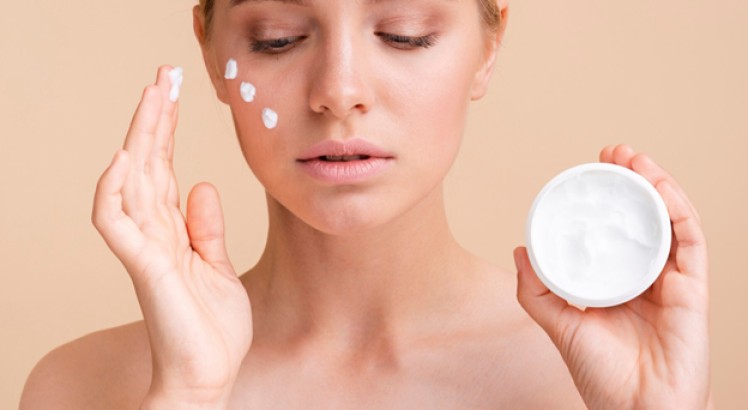 Trucos y consejos sobre cómo aplicar la crema hidratante facial