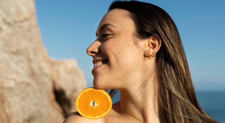 Vitamina C y sol: ¿son compatibles?