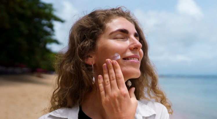 ¿Protector solar antes o después del maquillaje?