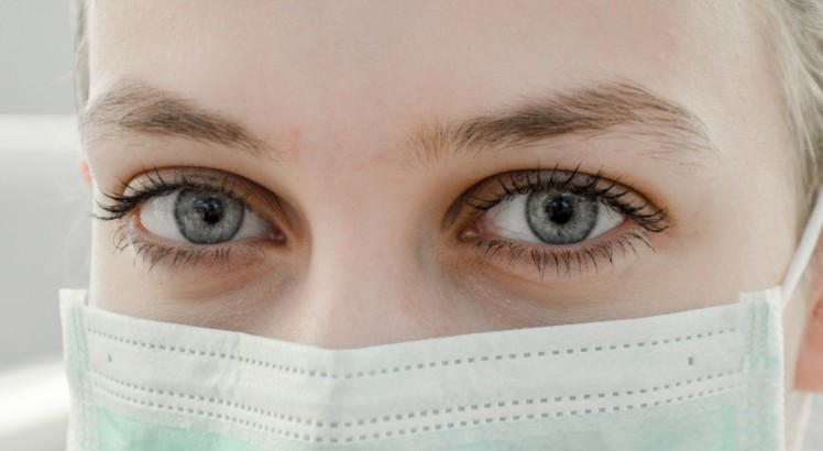 Evita la aparición de maskné por el uso de mascarillas