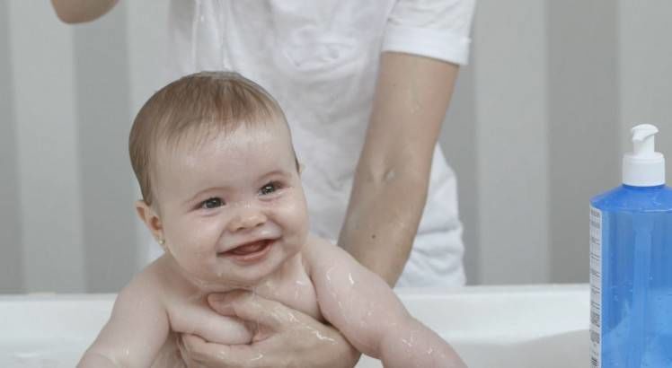 El baño del bebé: rutina de cuidado