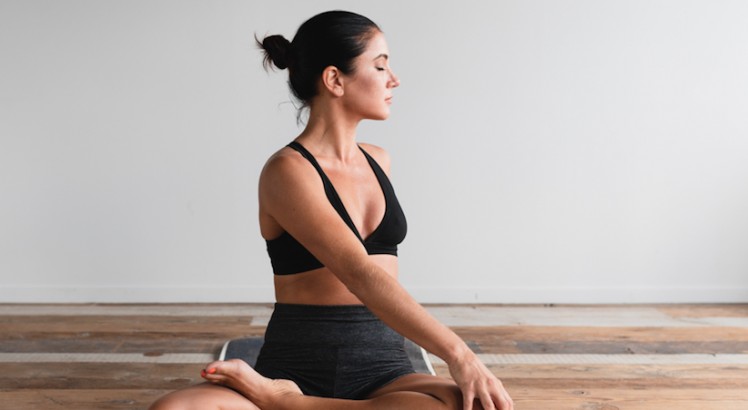 Ejercicios para practicar yoga en casa