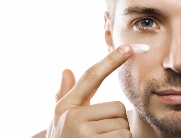¿Cómo prevenir y eliminar las ojeras en hombres?