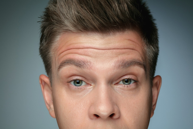 Arrugas en la frente en hombres: ¿cómo reducir su apariencia?