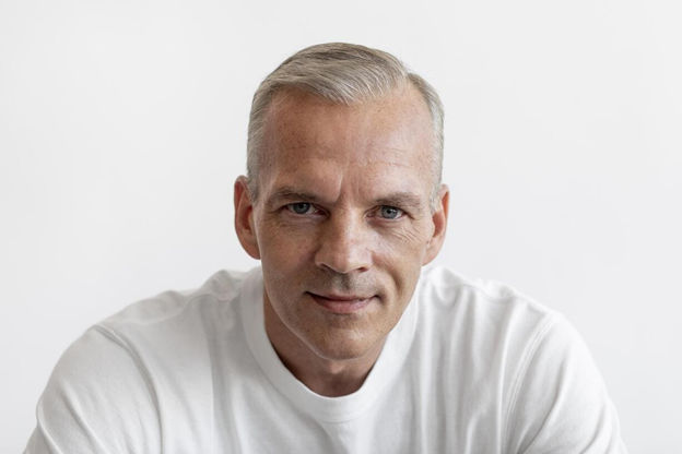 Mejores cremas para hombres de 50 años: combate arrugas y rejuvenece