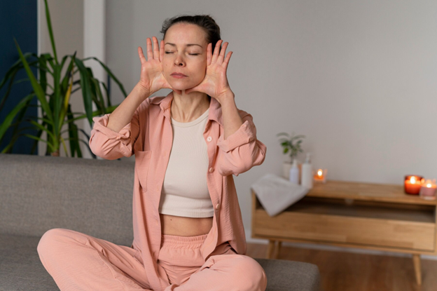 ¿Funciona el yoga facial para reducir las arrugas?