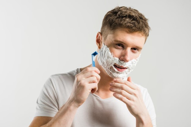 Cómo evitar la irritación al afeitarse la barba